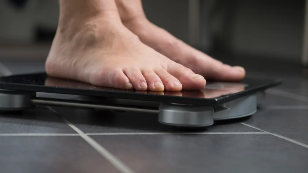 Personer med obesitas som fick injektion med ett diabetesläkemedel en gång i veckan gick ner betydligt mer i vikt än patienter som fick en verkningslös behandling i en ny studie.