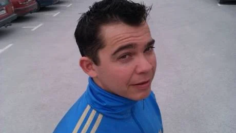 Det var tidningsbudet Tobias Ahlgren, 33, som hittade den misstänkta bomben.
