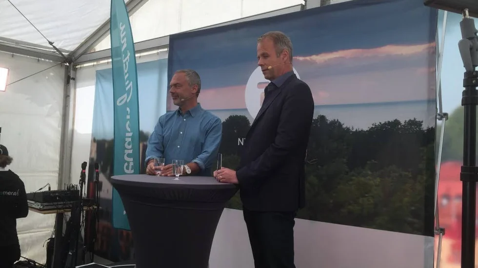 Liberalernas dag. Partiledaren  Jan Björklund (L) hade en hektisk dag när det i går var Liberalernas tur i Almedalen. Här ses han intervjuad av TT journalisten Peter Wallberg.