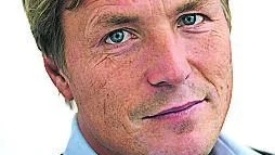Thomas Bodström (s) för ut ett brett program mot ungdomsarbetslösheten.