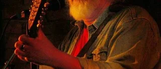 Träffsäkert burleskeri med Ewert Ljusberg