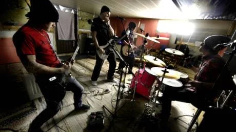 Mistake. Christoffer Enequist, Martin Verner Holmgren, Niclas Nilsson och trummisen Richard Magnusson vann för andra gången Rockskarusellens distriktsfinal på Goltand och gick vidare till riksfinal i Uppsala . I sommar gästar bandet Vadstuckfestivalen i Garda.Arkivoto: Henrik Radhe