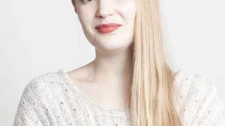 Helena Garnfors är en av 25 unga designers som fått uppdraget att skapa nya folkdräkter för landets landskap och för Helenas del gäller det att designa en modern gotländsk folkdräkt.foto: Henrik Frenne