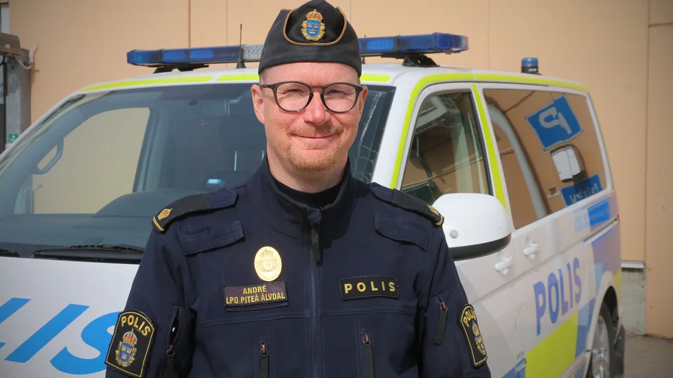 André Hansson, polisassistent i Pite älvdal, råder föräldrar till att provköra sina ungdomars a-traktorer.