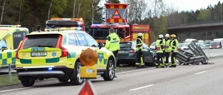 Två till sjukhus efter olycka på E4 vid Nyköpingsbro – hund inblandad
