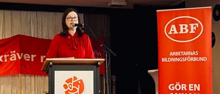 Anna Ekström tar strid för folkbildningen