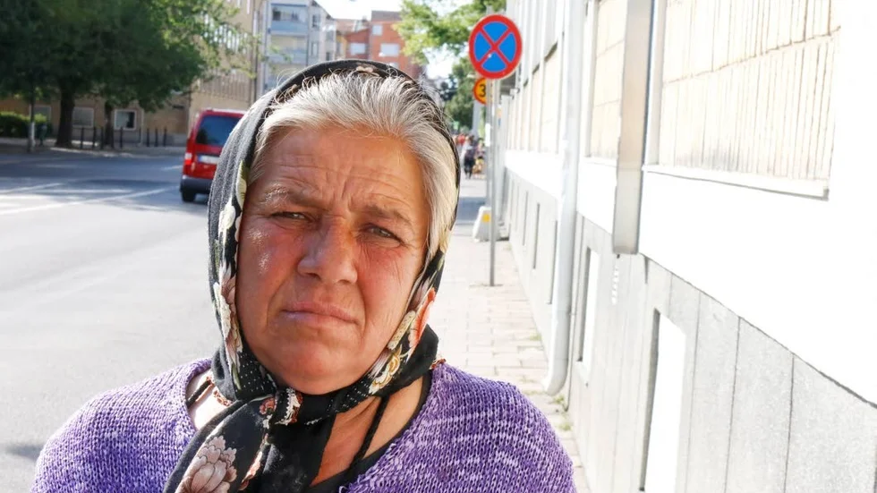 Milica Tinga tycker det är jobbigt med väntan. Det kan ta upp mot en vecka innan de får svar.