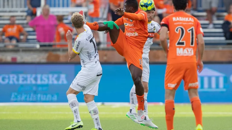 AFC Eskilstuna och Samuel Nnamani lär få en del extra stöd från hemmaklacken resten av säsongen.