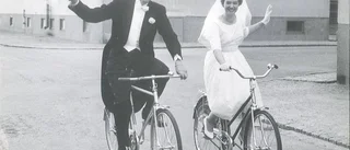 På cykel till bröllopsmiddagen