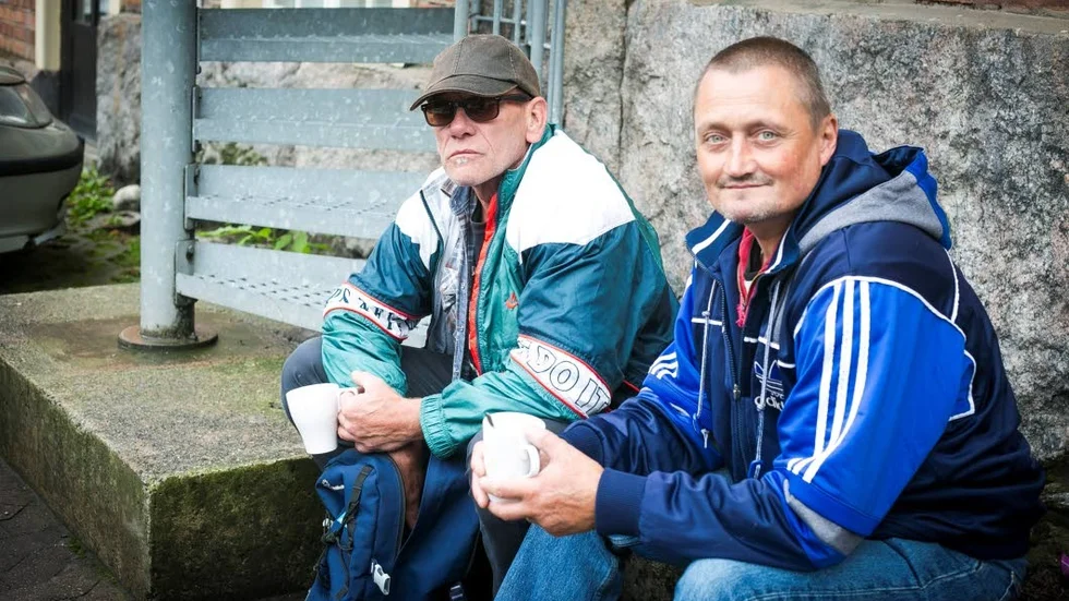 Matte Andersson och Gunnar Eriksson dricker kaffe tillsammans och talar om hur unikt och bra Träffpunkten är