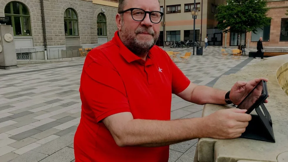 Tidsplanen och omfattningen av utbyggnaden av äldreboenden är spikad. "Med de byggen som är på gång kommer vi att klara behoven", säger Mikael Edlund (S), ordförande i vård- och omsorgsnämnden.