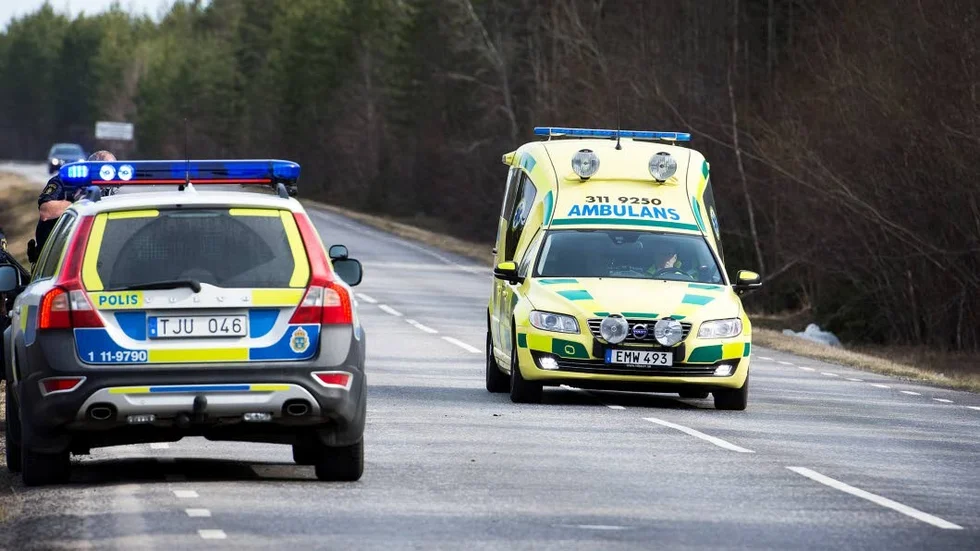 Olycka. Sex cyklister förda till sjukhus efter att ha träffats av två lastbilshjul.