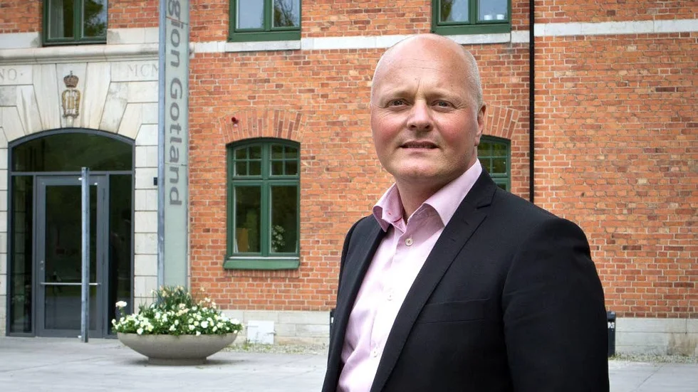 Regiondirektör. "Det första vi tänker på är våra medarbetare", säger Peter Lindvall angående anställningsstoppet.
