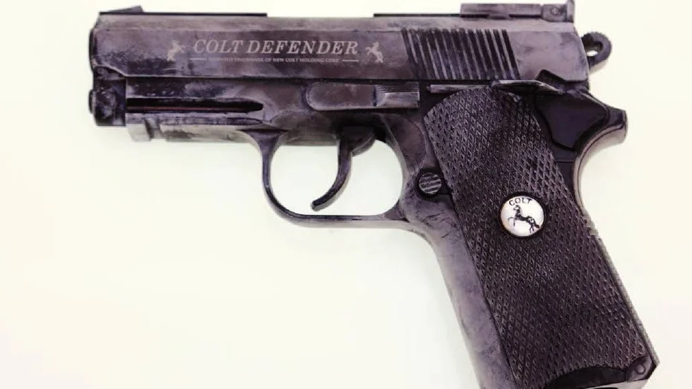 Kolsyrepistol som tagits i beslag.
