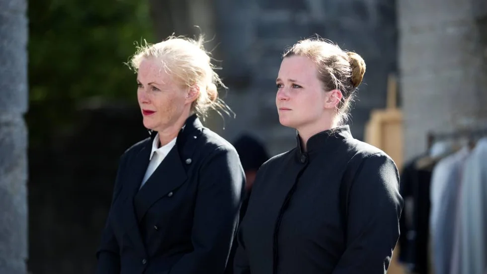 Första akten.
Annika Olsson och Stina Nordberg i "En vintersagas" första akt.