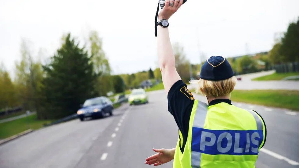 Polisen utförde trafikkontroller under tidiga morgonen.