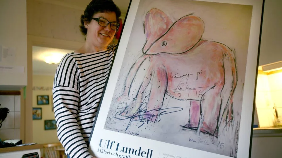 ”Kämpa på” har Ulf Lundell skrivit på den affisch som skickades till Åsa Persson sedan hon missat hans konsert i Visby för snart två år sedan. Dagen före hade hennes värld rasat i och med beskedet om en spridd och obotlig bröstcancer.