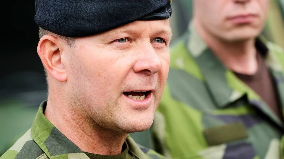 Efter tre år som chef för I 19 ska Mikael Frisell börja jobba åt Försvarets Materielverk. " Mitt förordnande är på tre år.  Sedan kanske jag återvänder till försvaret".