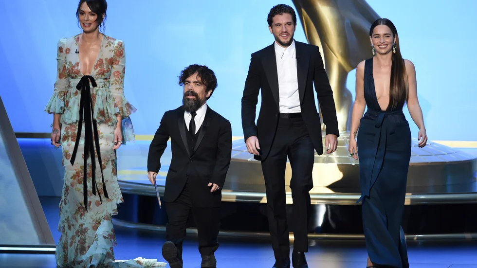 "Game of thrones"-skådespelarna Lena Headey, Peter Dinklage, Kit Harington och Emilia Clarke, under Emmy-galan 2019. Arkivbild.