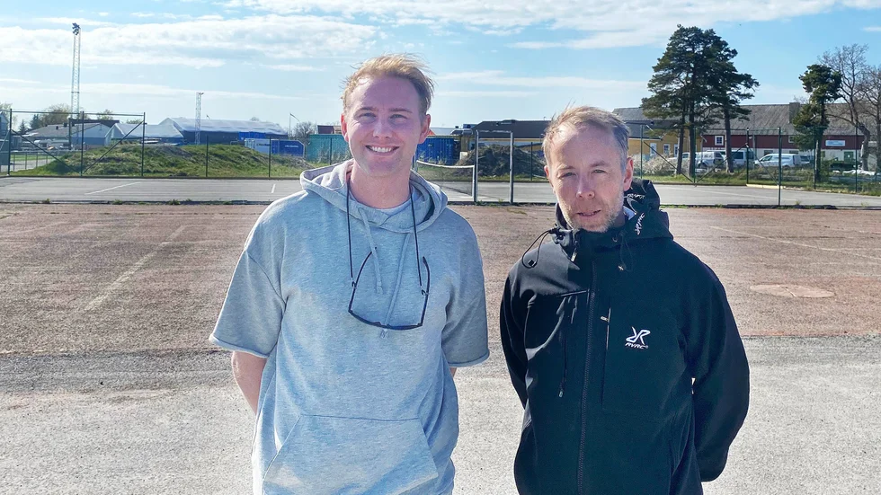 Peter Öhman och Mathias Hallqvist står bakom de planerade padelbanorna i Hemse.
