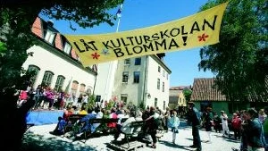 Elvira Hall och Fanny Gardarfve spelar musik ur Sagan om Ringen på Kulturskolans dag i helgen.