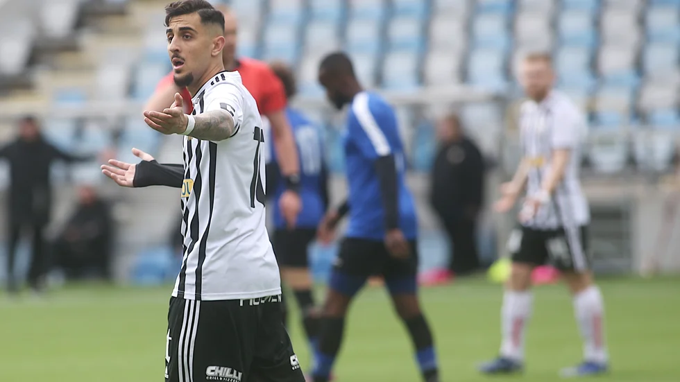 Marwan Bazi var inte nöjd med ett par domslut på Platinumcars arena.