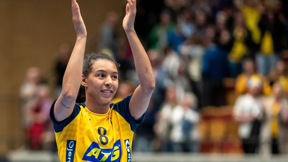 Jamina Roberts firar efter att Sverige säkrat EM-biljetten. 