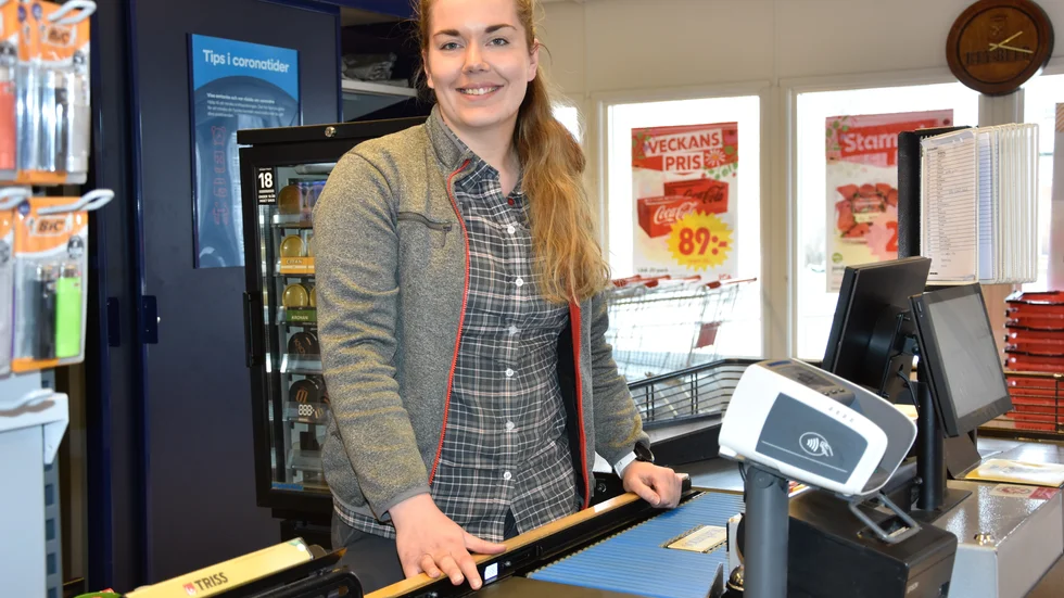 Johanna Andreassen trivs i butiken som hon tar över från den 1 maj. "Jag är otroligt mån om, och tacksam för, kundmötet som du får i den mindre butiken jämfört med i den stora butiken" säger hon.