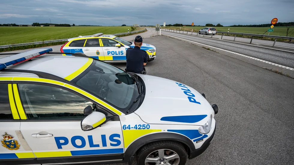 Polisen var i somras på plats längs E65 mellan Ystad och Malmö efter stenkastning. Arkivbild.