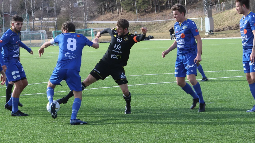 Värmbol FC förlorade med 2-5 mot Smedby i hemmapremiären.