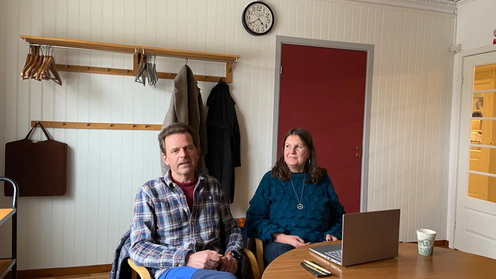 Jonas Högsberg och föreningsutvecklare Lotta Näslund tar emot på föreningshuset Fontänen i Linköping.