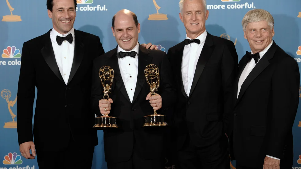 "Mad Men"-gänget Jon Hamm, producenten Matthew Weiner, John Slattery och Robert Morse, längst till höger i bild, efter Emmy-galan i Los Angeles 2010. Arkivbild.