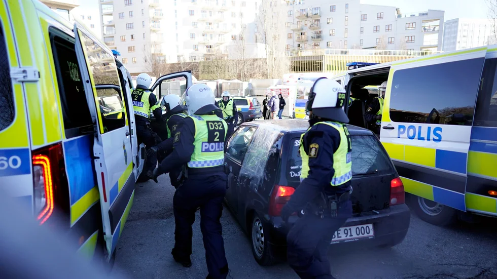 "Om polisen skulle neka tillstånd till alla demonstrationer som riskerade att förarga skulle yttrandefriheten vara avskaffad", skriver ledarskribenten.