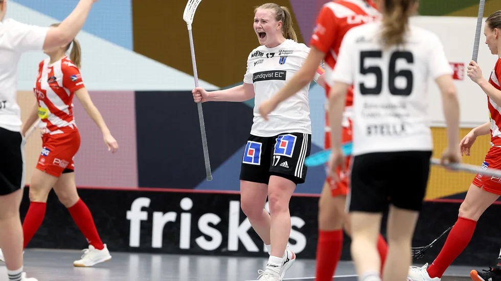 Klara Molin väljer att stanna i Sirius även fortsättningsvis.