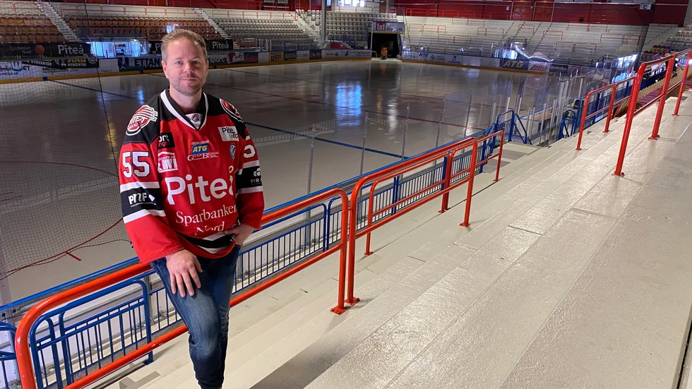 Mikael Aaro är tillbaka i tröjan och hallen han spenderar hundratals timmar i som barn.