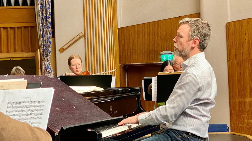 Lördag den 23 april gästar Martin Sturfält Katrineholms symfoniorkester. Då ska han spela en av Mozarts pianokonserter och även en stycke av Felix Mendelssohn.