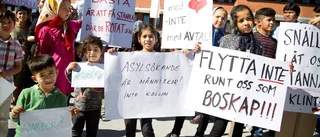 Ett hundratal i demonstration utanför länsstyrelsen