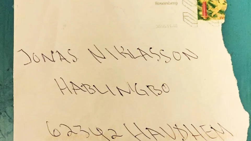 HANDSTIL. Jonas Niklasson eftrelyser någon som känner igen handstilen.