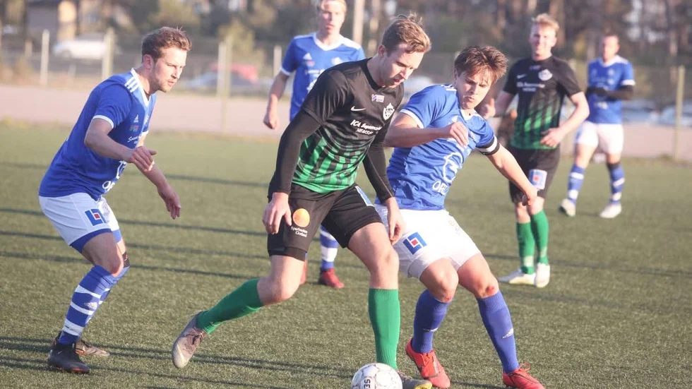 Vilhelm Magnussons grönsvarta Levide slog Väskinde i DM-semifinalen.