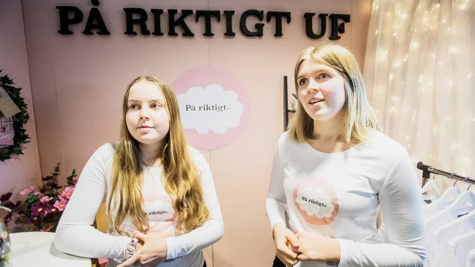 UF-företaget ”På riktigt” med Emma Godman och Wilma Tofftén utsågs till ”Årets företag” på mässan.