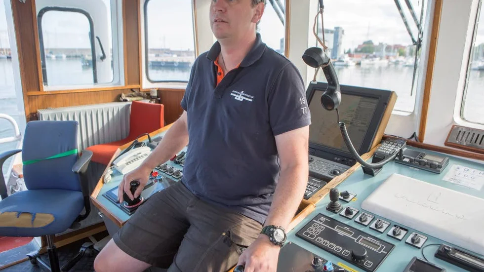 I styrhytten är det oftast kapten Klas Andersson som sitter och styr Tug.