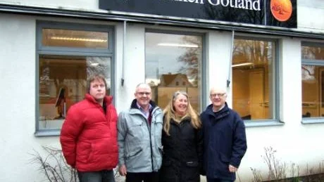 TILLSAMMANS. Lars-Erik Winberg, Burs, Kjell Jacobsson, Linde, Pia Lindberg, Hemse och Arne Stenström, Linde planerar för inflyttningen i de nya lokalerna i Stånga där Sparbanken Gotland flyttar in.