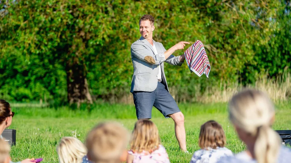 Tobbe Trollkarl kommer till Västervik.
