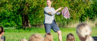 Tobbe Trollkarl lär ut magitrick på hemlig plats i Västervik