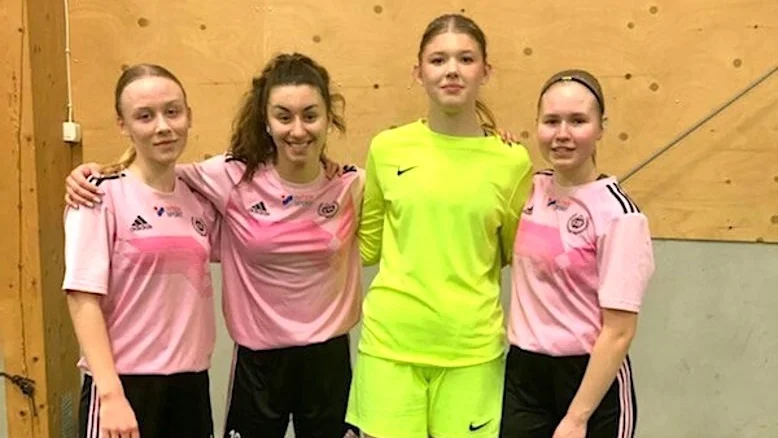 Elina Almqvist, Amelia Storfält, Alicia Möller och Vendela Karlssons CIF/RIF föll i Umeå.