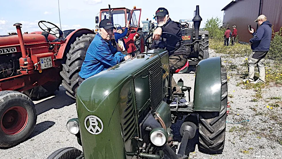 Traktorcruisingen i Simtunabygden är en mångårig tradition. I år deltog 33 ekipage och även skrindor där flera personer kunde åka med. Kjell Andersson och Lars Enders var två av deltagarna i cruisingen.