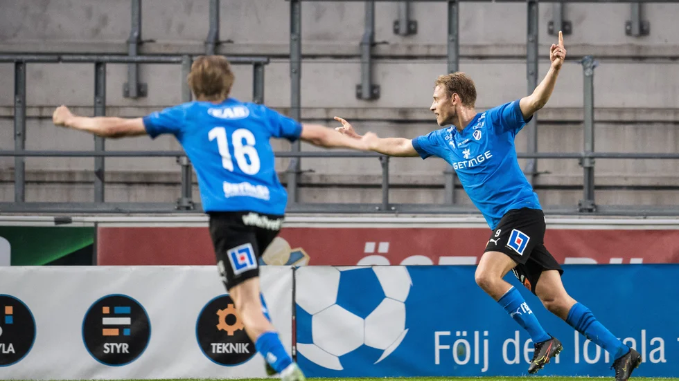 Villiam Dahlström jublar efter sitt första mål för Halmstad i superettan.
