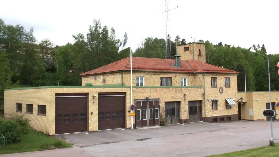 Oförändrat. Trots ett tiotal utredningar på nästan lika många år står brandstationen kvarpå ruta ett.