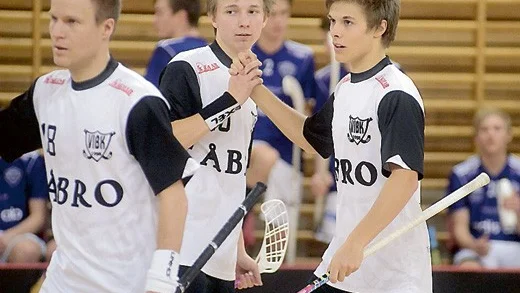 Både Jonas Friberg, längst till vänster i bild, och Jonathan Green, längst till höger, riskerar att missa premiären mot Westervik. Båda har knäproblem.