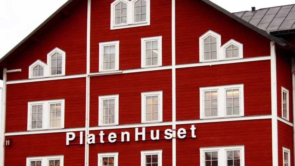 Olika bud. Majoriteten och oppositionen ger olika bilder av vad som diskuterats gällande försäljning.